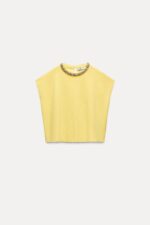 TOP IN MAGLIA A TINTA UNITA CON PERLINE GIOIELLO
